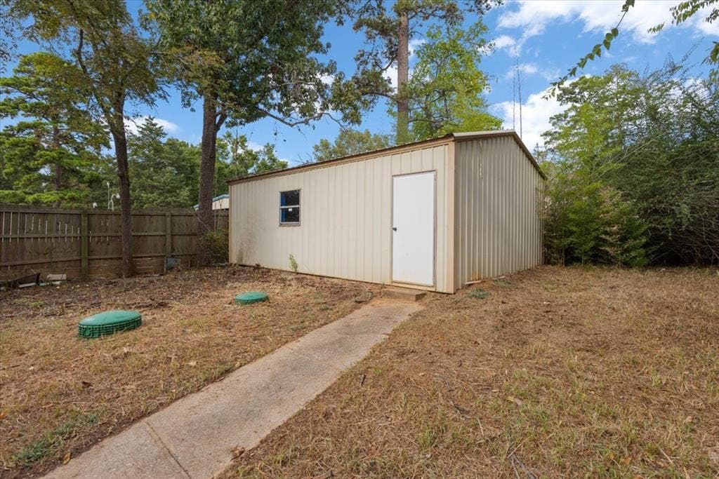 10204 Rolling Pines Drive, Tyler, TX 75707 10204 Rolling Pines Drive, Tyler, TX 75707