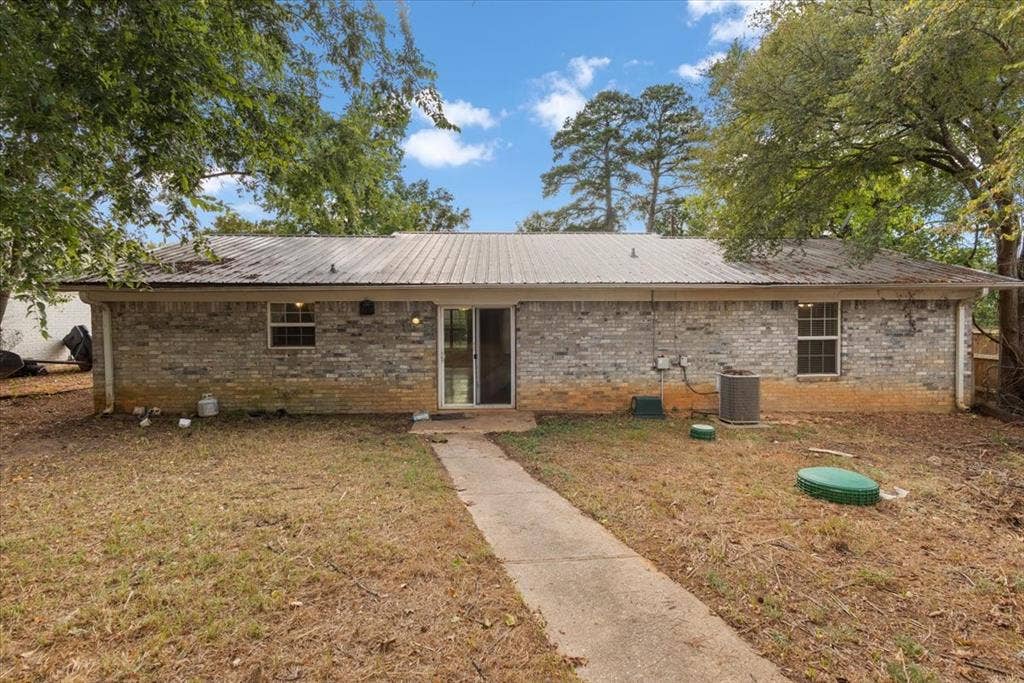 10204 Rolling Pines Drive, Tyler, TX 75707 10204 Rolling Pines Drive, Tyler, TX 75707