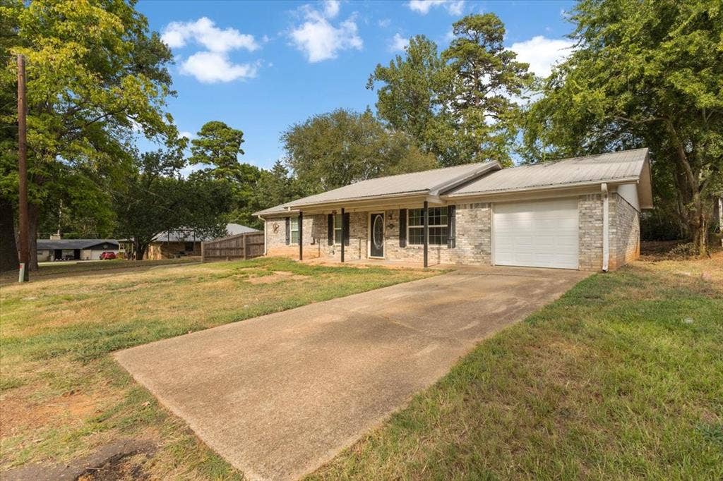 10204 Rolling Pines Drive, Tyler, TX 75707 10204 Rolling Pines Drive, Tyler, TX 75707