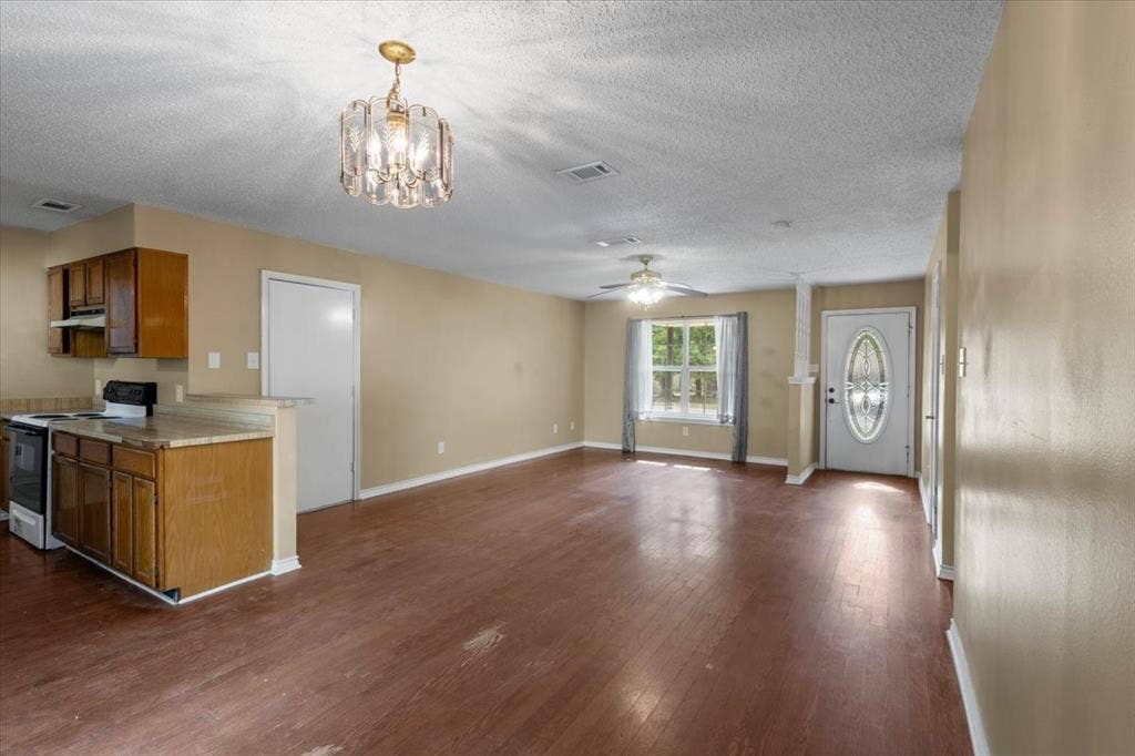 10204 Rolling Pines Drive, Tyler, TX 75707 10204 Rolling Pines Drive, Tyler, TX 75707