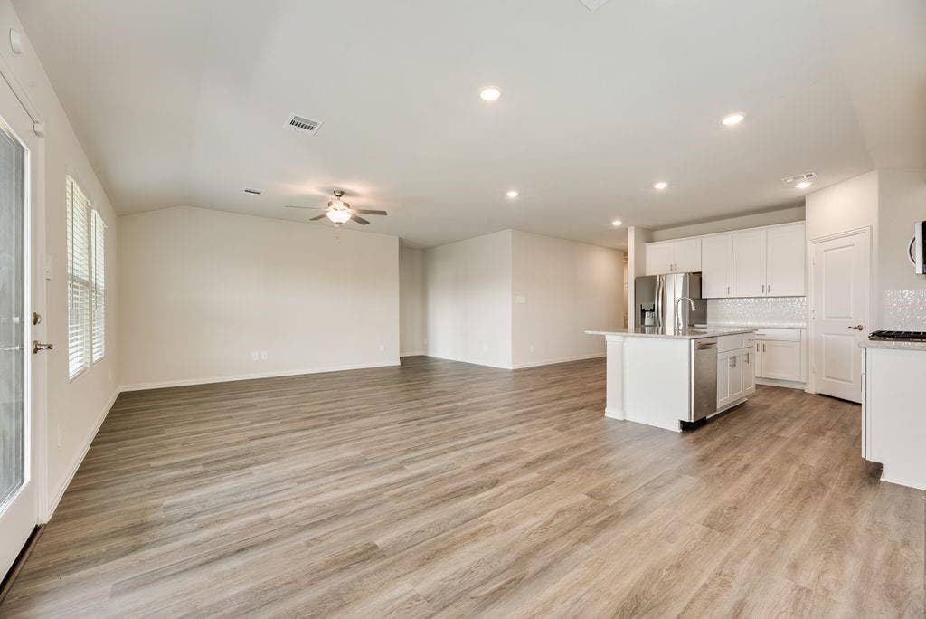 3904 High Valley Drive, Princeton, TX 75071 3904 High Valley Drive, Princeton, TX 75071