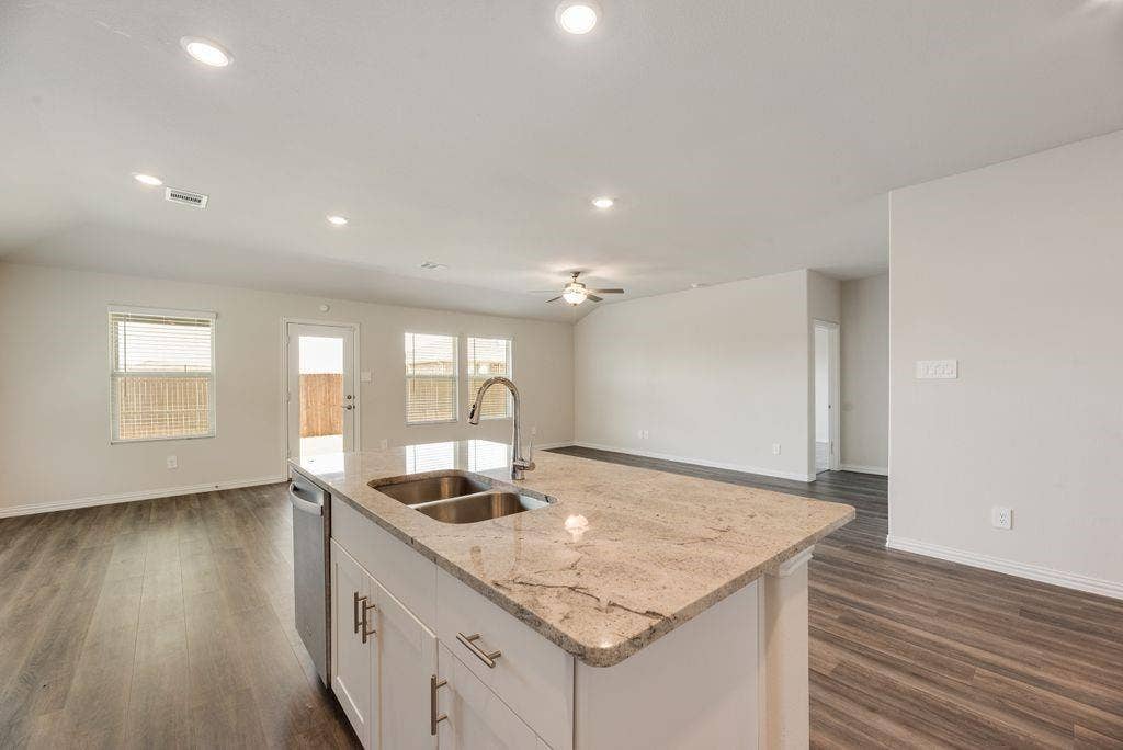 3904 High Valley Drive, Princeton, TX 75071 3904 High Valley Drive, Princeton, TX 75071
