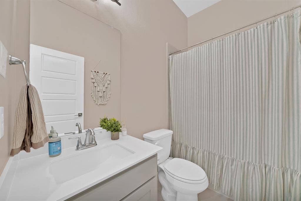 3701 Turpin Drive, Princeton, TX 75071 #1 secondary bathroom.