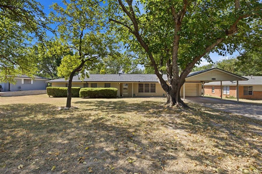 Property photo for 6121 Ten Mile Bridge Road, Fort Worth, TX