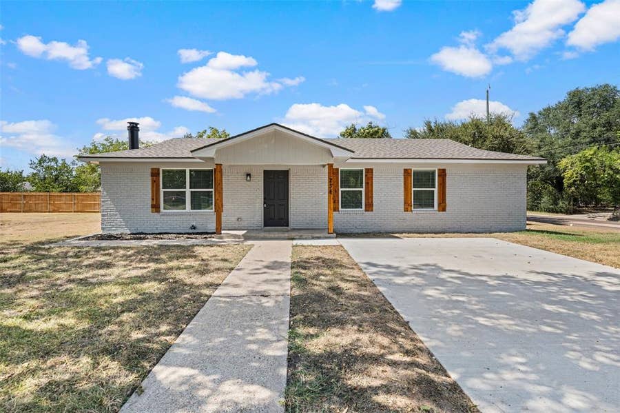 Property photo for 234 Ave E, Lacy Lakeview, TX
