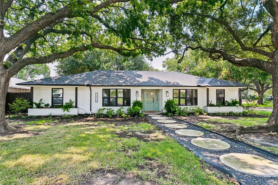 Property photo for 12420 Wood Manor Circle, Farmers Branch, TX