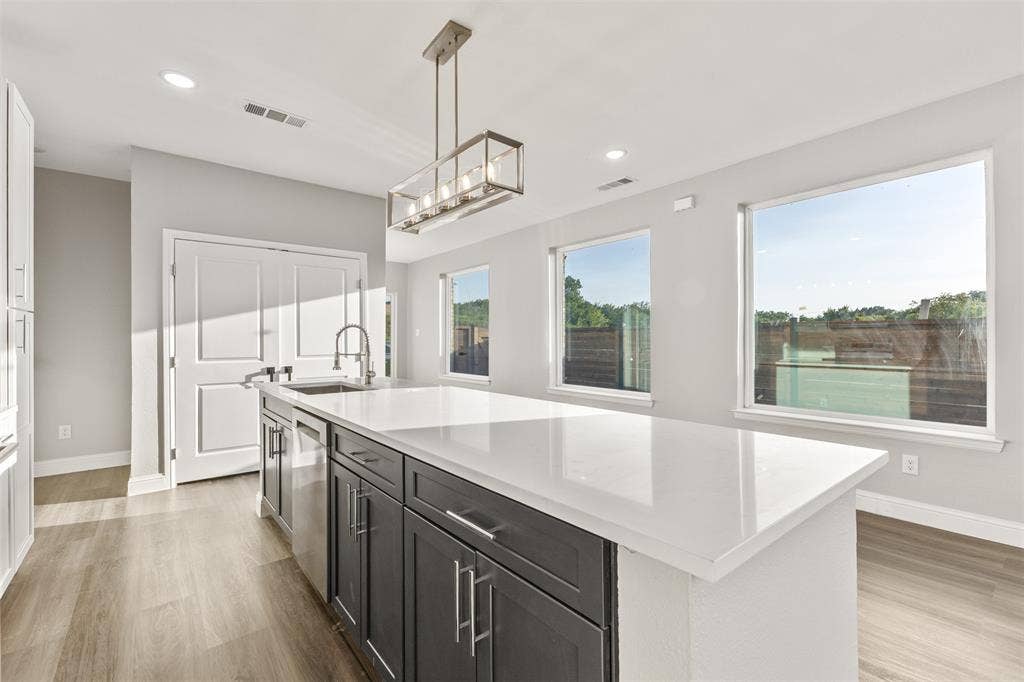 825 Premier Parkway, Grand Prairie, TX 75051 825 Premier Parkway, Grand Prairie, TX 75051