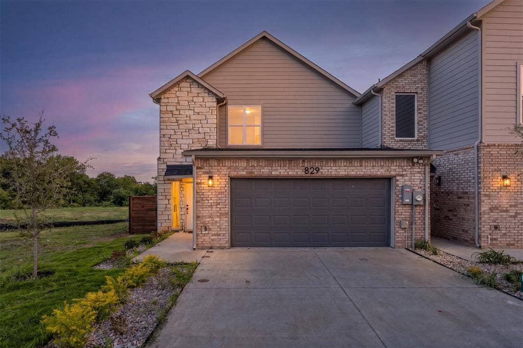 825 Premier Parkway, Grand Prairie, TX 75051 825 Premier Parkway, Grand Prairie, TX 75051