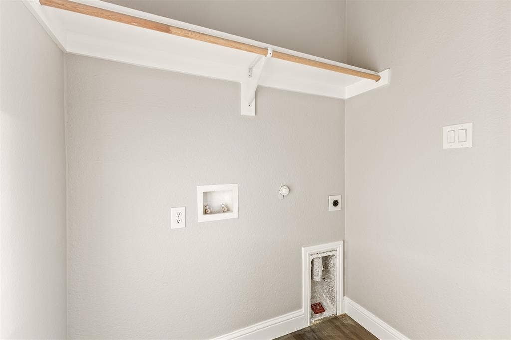 825 Premier Parkway, Grand Prairie, TX 75051 825 Premier Parkway, Grand Prairie, TX 75051