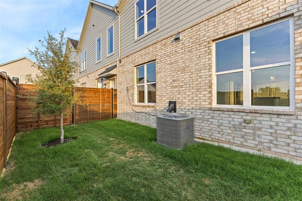 825 Premier Parkway, Grand Prairie, TX 75051 825 Premier Parkway, Grand Prairie, TX 75051