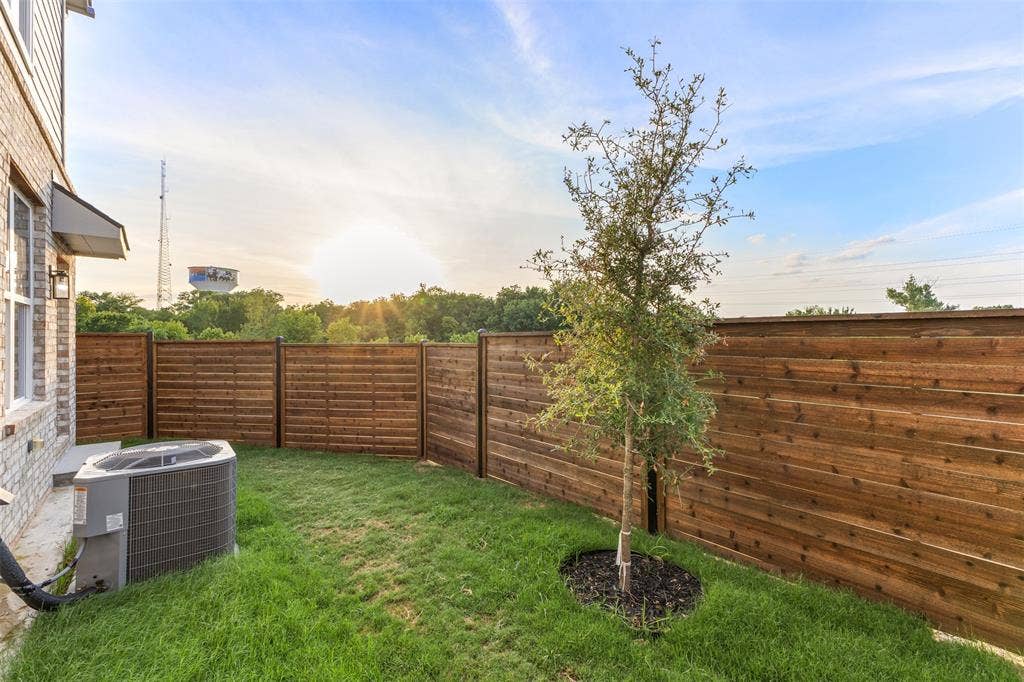 825 Premier Parkway, Grand Prairie, TX 75051 825 Premier Parkway, Grand Prairie, TX 75051