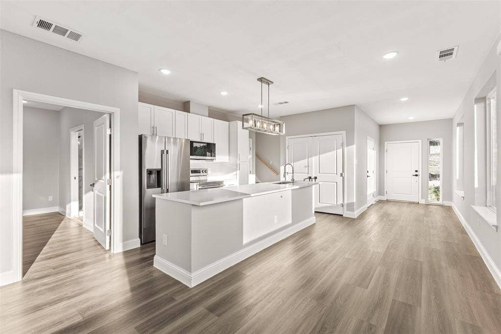 825 Premier Parkway, Grand Prairie, TX 75051 825 Premier Parkway, Grand Prairie, TX 75051