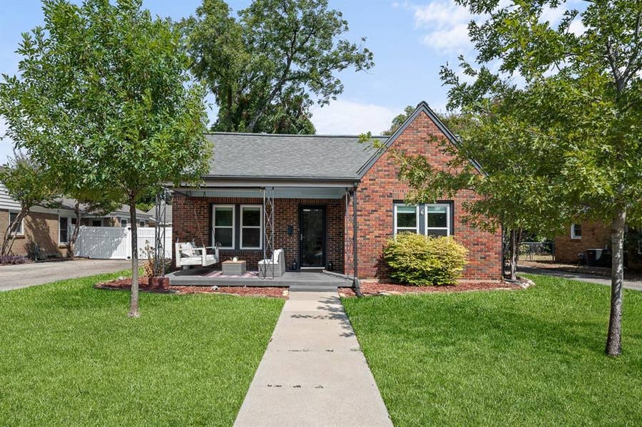 Property photo for 1116 Bonnie Brae Avenue, Fort Worth, TX