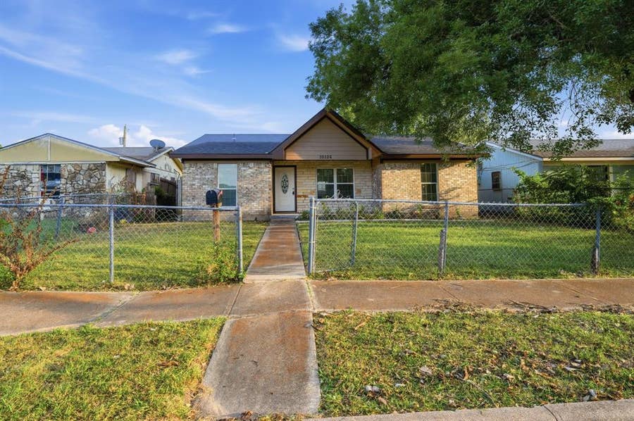 Property photo for 10124 Shayna Drive, Dallas, TX