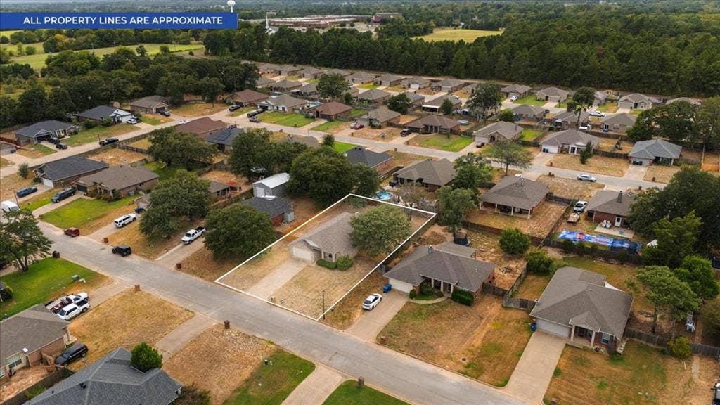 386 Molly Lane, Lindale, TX 75771 386 Molly Lane, Lindale, TX 75771