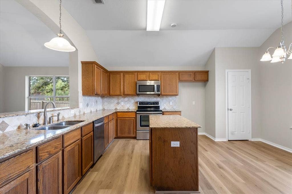 386 Molly Lane, Lindale, TX 75771 386 Molly Lane, Lindale, TX 75771