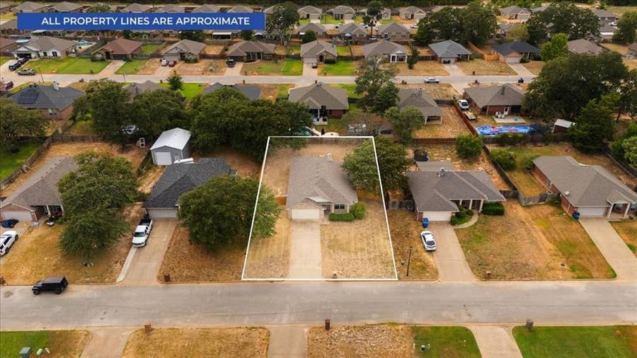 Property photo for 386 Molly Lane, Lindale, TX