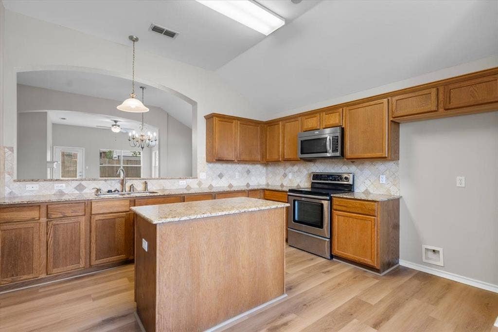 386 Molly Lane, Lindale, TX 75771 386 Molly Lane, Lindale, TX 75771