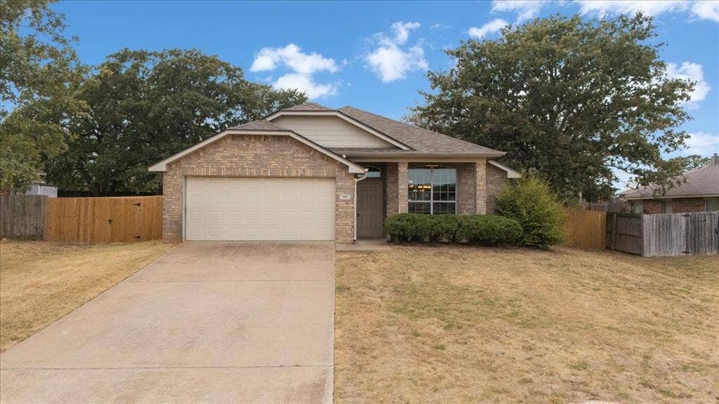 386 Molly Lane, Lindale, TX 75771 386 Molly Lane, Lindale, TX 75771