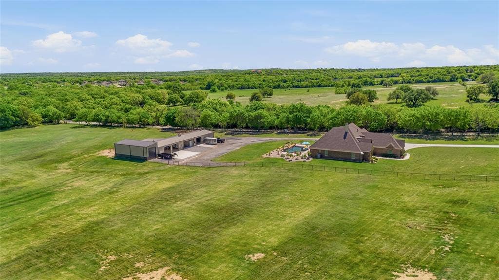 10106 Prather Road, Springtown, TX 76082 10106 Prather Road, Springtown, TX 76082