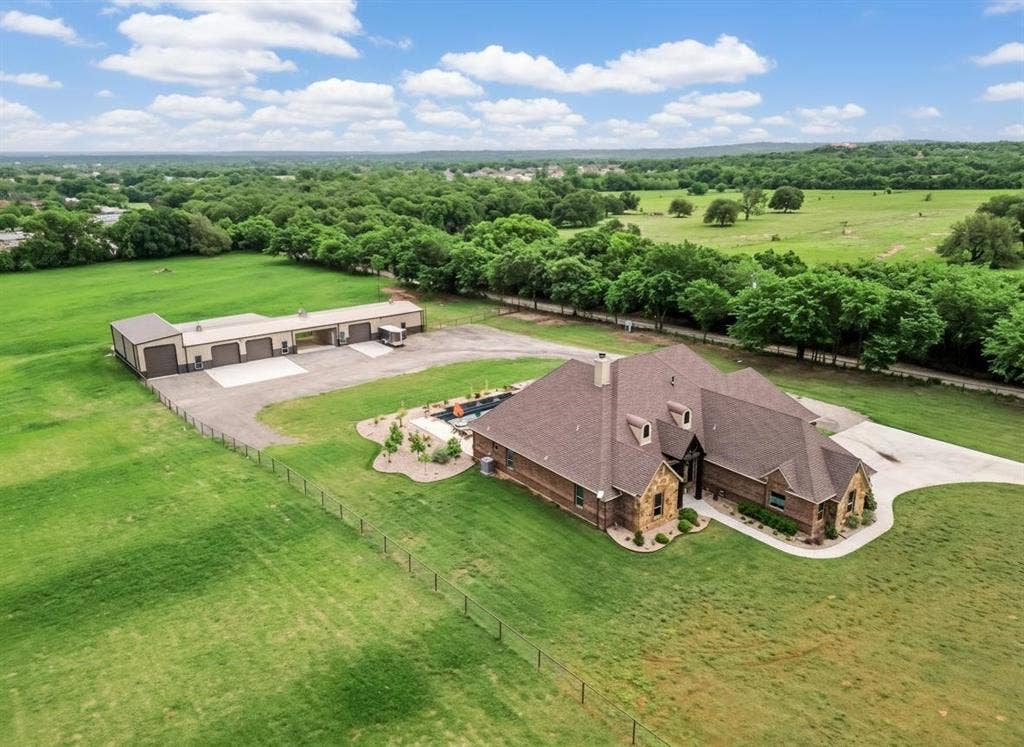 10106 Prather Road, Springtown, TX 76082 10106 Prather Road, Springtown, TX 76082