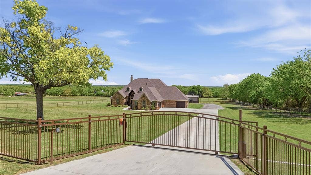 10106 Prather Road, Springtown, TX 76082 10106 Prather Road, Springtown, TX 76082