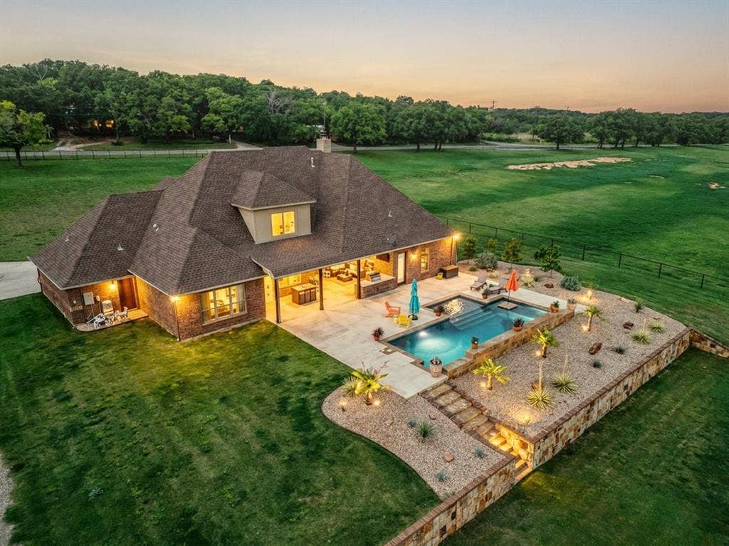 10106 Prather Road, Springtown, TX 76082 10106 Prather Road, Springtown, TX 76082