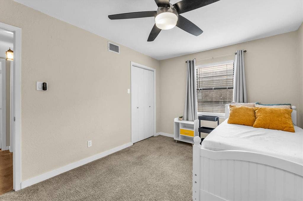 1214 Baylor Avenue, #109, Waco, TX 76706 Recessed window with blinds, ceiling fan with integrated lighting, built-in closet with bi-fold doors, and neutral wall paint