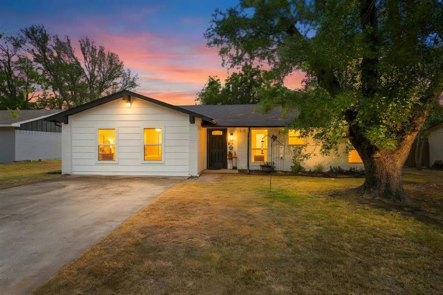 Property photo for 310 Bellaire Drive, Denton, TX