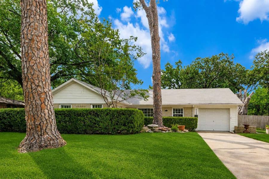 Property photo for 112 W Ireland Drive, Irving, TX