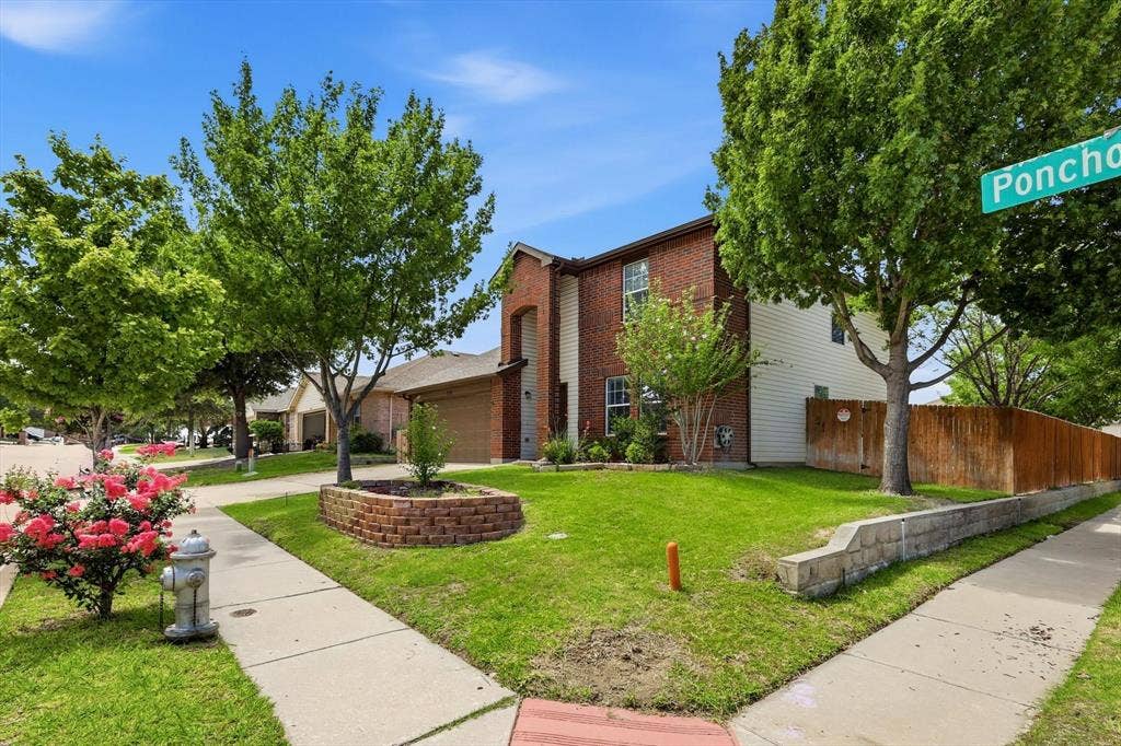 800 Poncho Lane, Fort Worth, TX 76052 800 Poncho Lane, Fort Worth, TX 76052