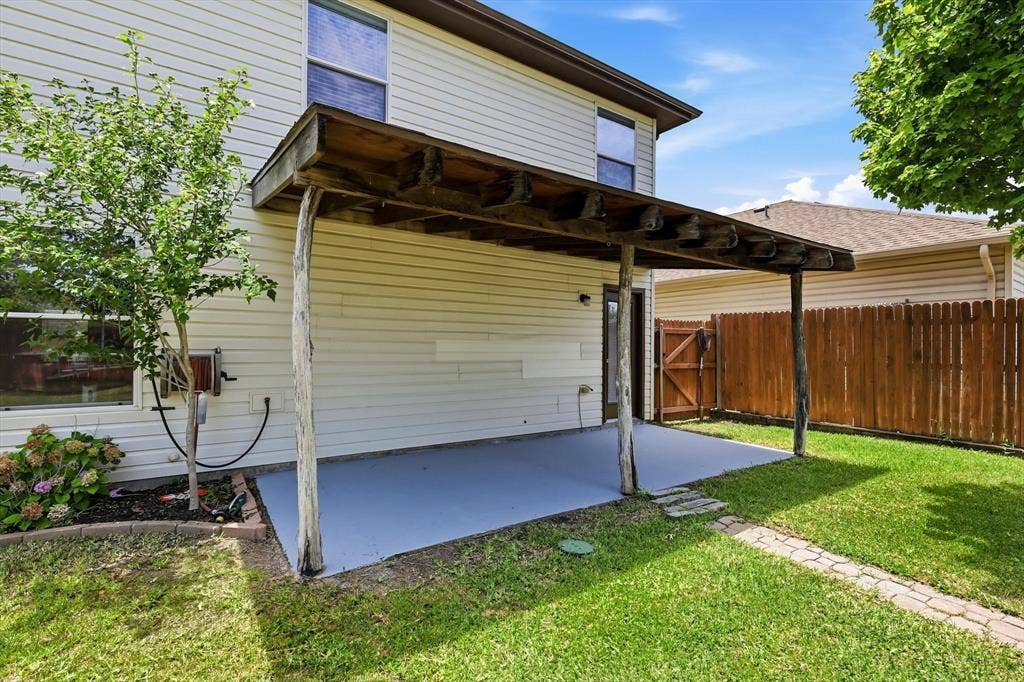 800 Poncho Lane, Fort Worth, TX 76052 800 Poncho Lane, Fort Worth, TX 76052
