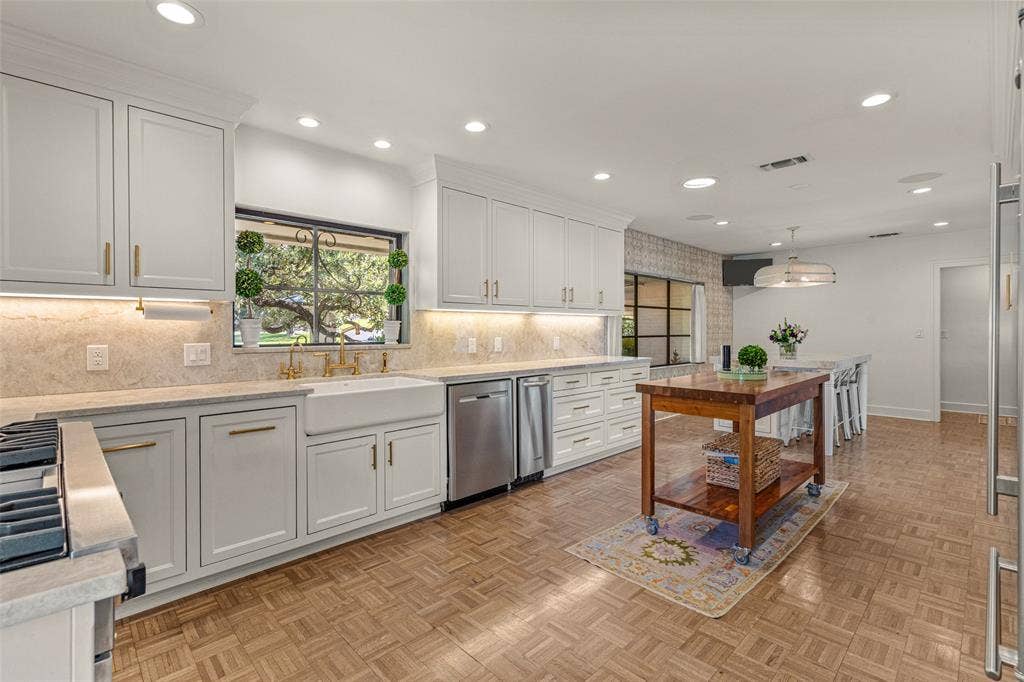 5849 Merrymount Road, Westover Hills, TX 76107 5849 Merrymount Road, Westover Hills, TX 76107