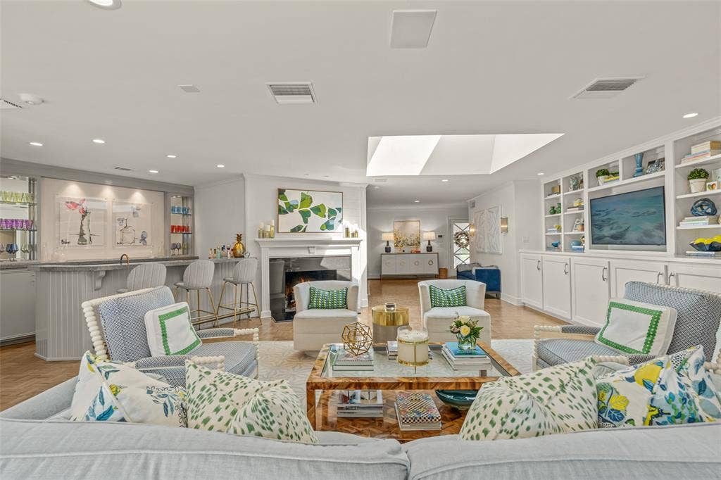 5849 Merrymount Road, Westover Hills, TX 76107 5849 Merrymount Road, Westover Hills, TX 76107
