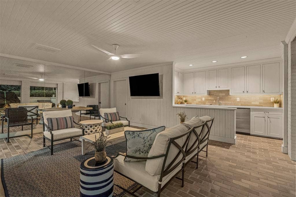 5849 Merrymount Road, Westover Hills, TX 76107 5849 Merrymount Road, Westover Hills, TX 76107