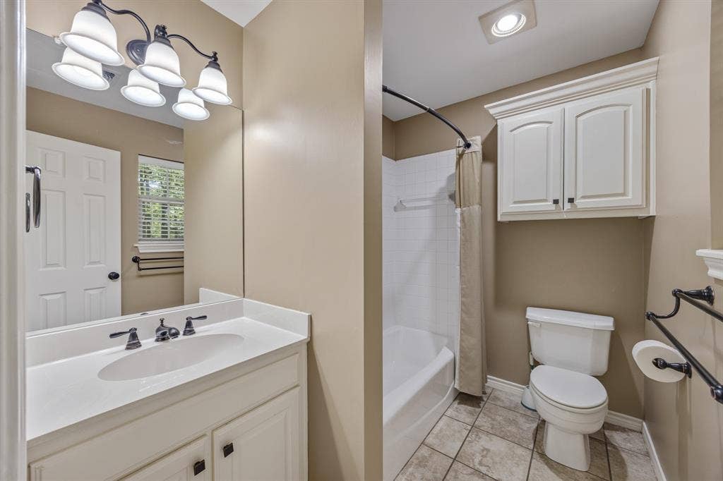 17820 Oak Forest Drive, Flint, TX 75762 Ensuite bath