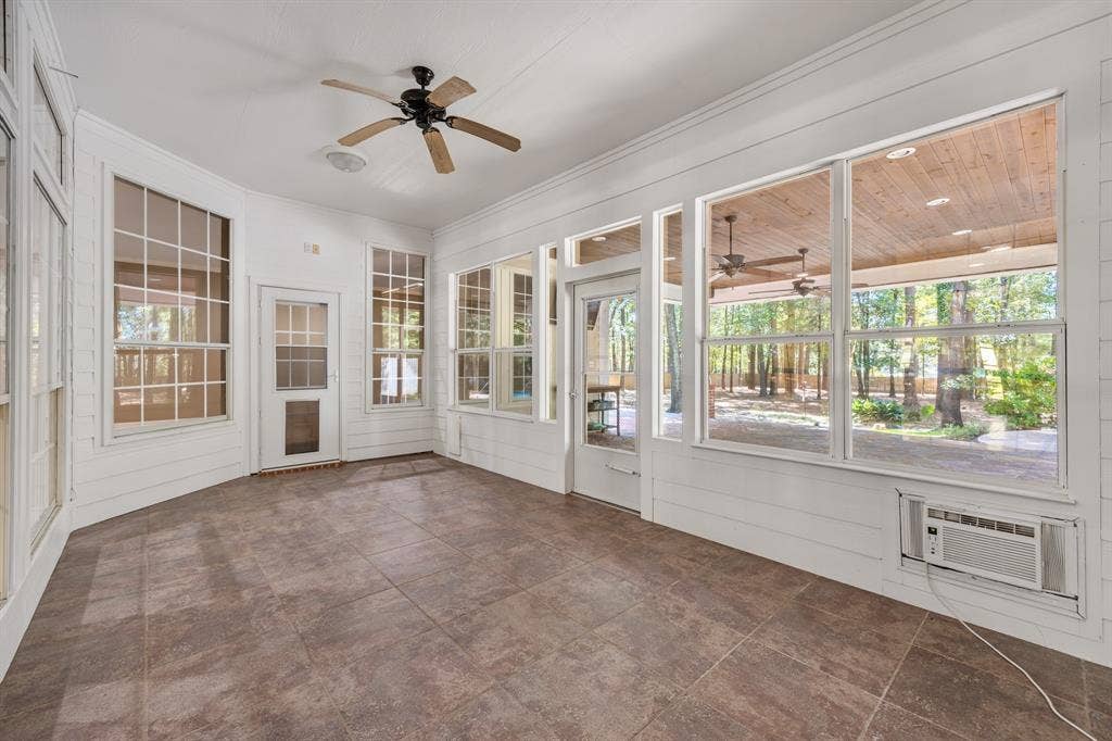 17820 Oak Forest Drive, Flint, TX 75762 enclosed porch