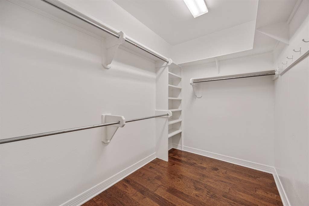 17820 Oak Forest Drive, Flint, TX 75762 Primary closet