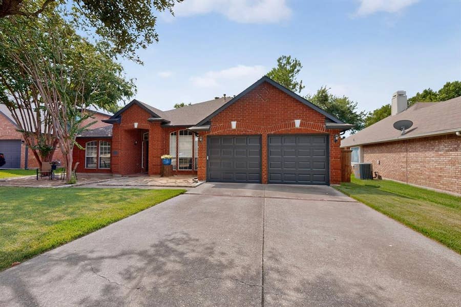 Property photo for 605 Oak Hollow Lane, Flower Mound, TX