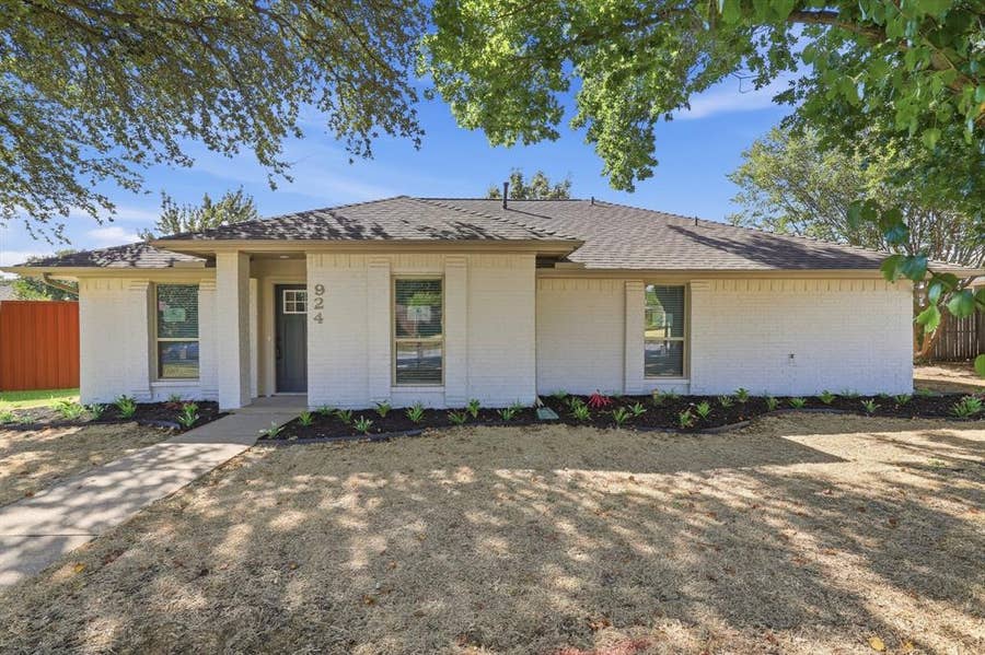 Property photo for 924 Edgefield Trail, Flower Mound, TX