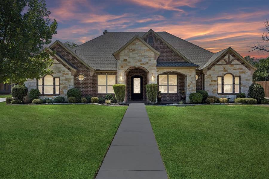 Property photo for 2526 Fruitland Avenue, Farmers Branch, TX