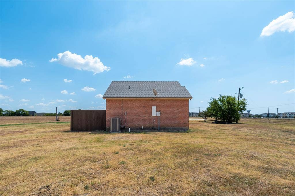 1122 County Road 1224, Celina, TX 75009 Second small structure that will convey with the sale.