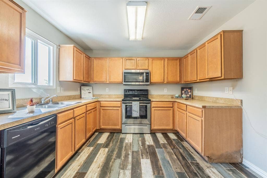 1997 Courtside Drive, Dallas, TX 75051 1997 Courtside Drive, Dallas, TX 75051