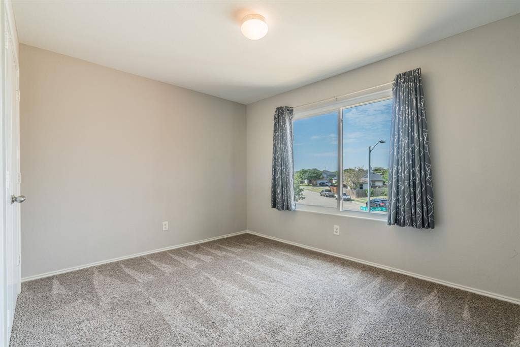 1997 Courtside Drive, Dallas, TX 75051 Upstairs laundry room