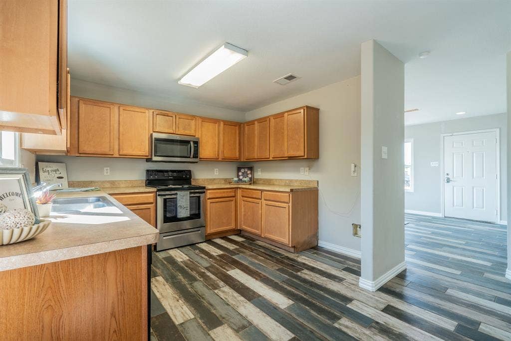 1997 Courtside Drive, Dallas, TX 75051 1997 Courtside Drive, Dallas, TX 75051