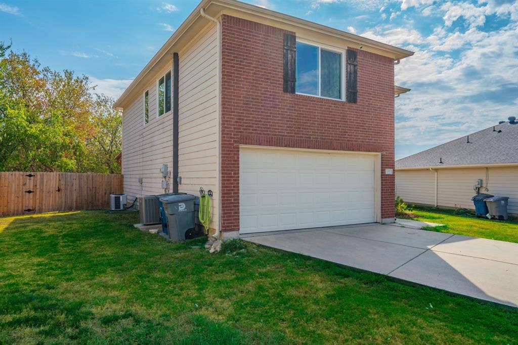 1997 Courtside Drive, Dallas, TX 75051 1997 Courtside Drive, Dallas, TX 75051