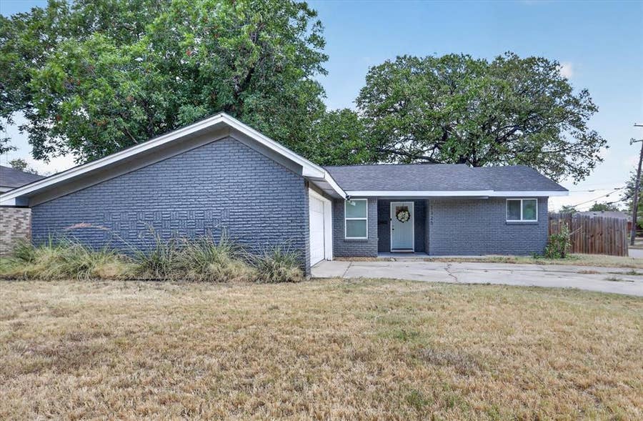 Property photo for 1325 Cloverdale Drive, Fort Worth, TX