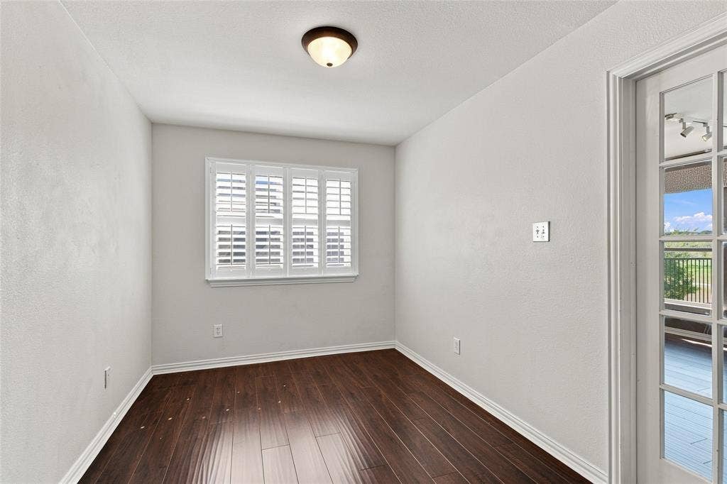 1820 Forest Bend Lane, Keller, TX 76248 Bonus landing area that is 8x8ft at the top of the stairs adjacent to gameroom. Could be sitting area, music zone, or even a desk area.