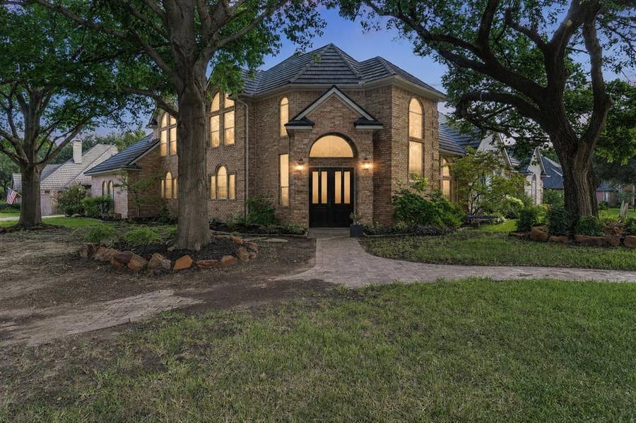 Property photo for 2700 Cottonwood Lane, Colleyville, TX