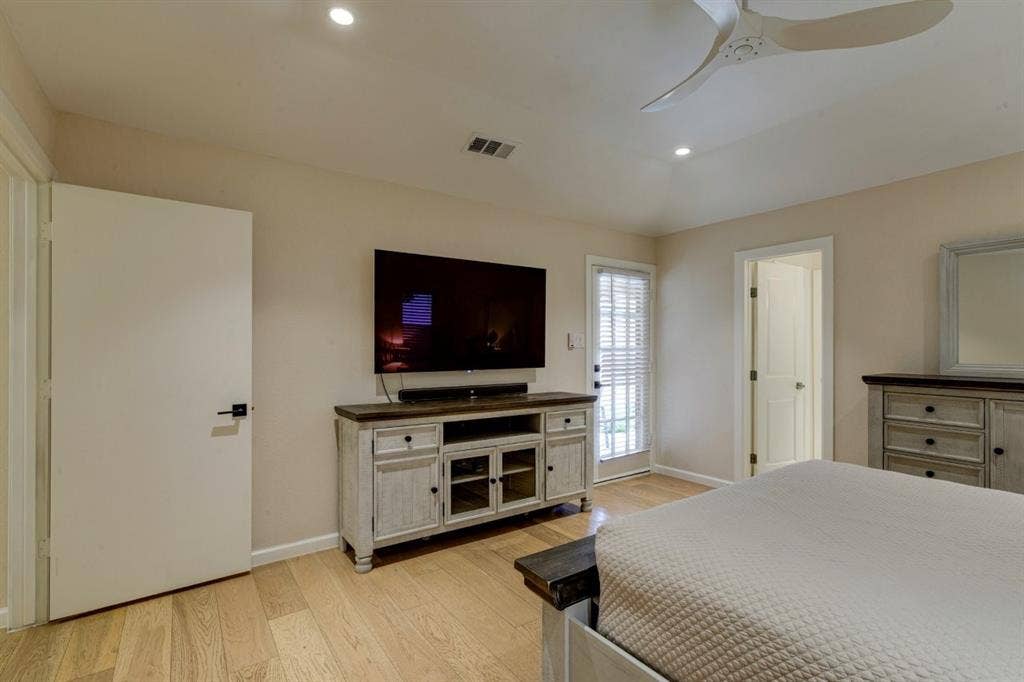 1408 Quapaw Trail, Mesquite, TX 75149 Recessed lighting, wood-finish flooring, ceiling fan, and a glass-paneled exterior door